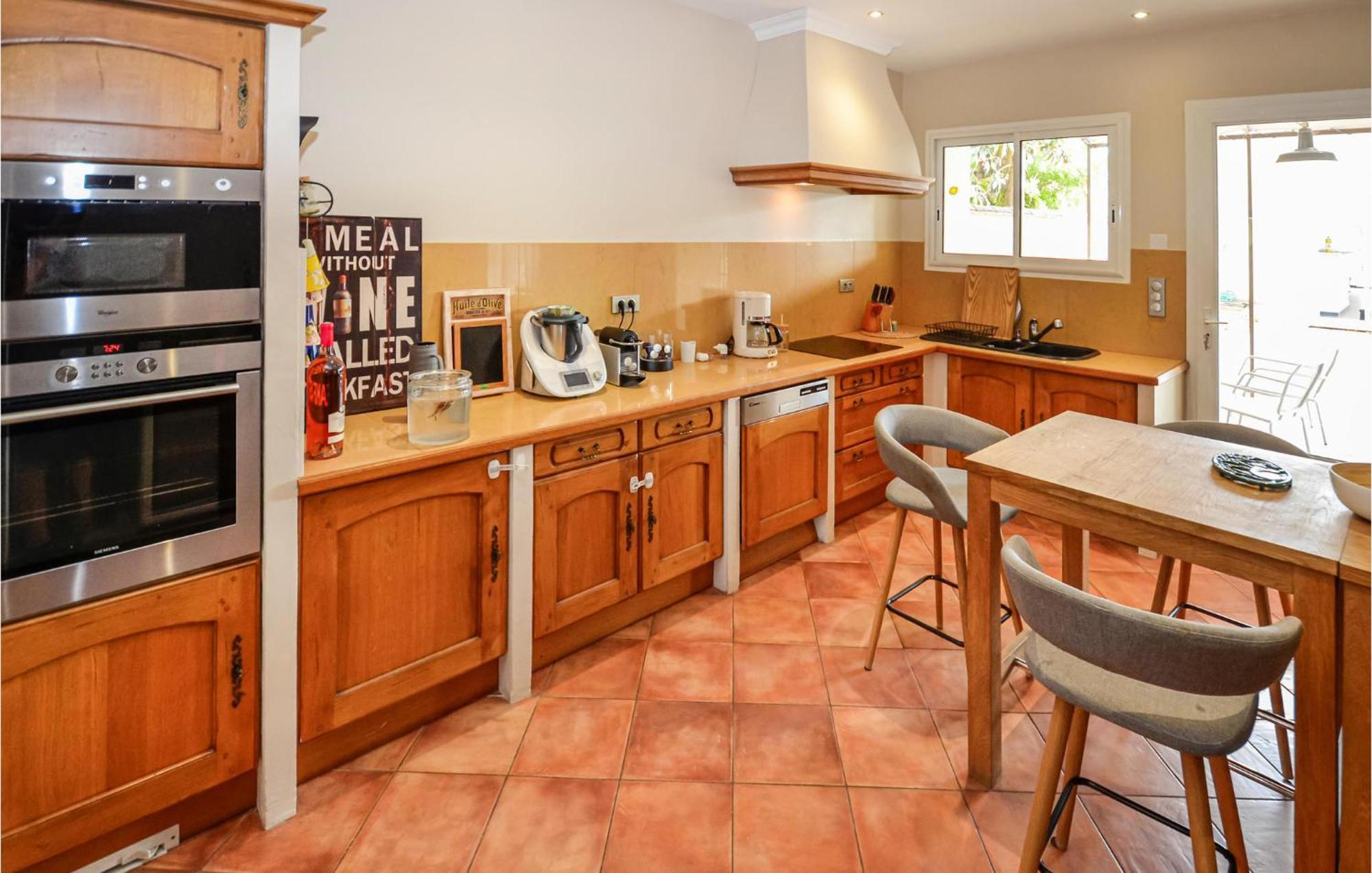 3 Bedroom Awesome Home In Chateuneuf De Gadagne Chateauneuf-de-Gadagne Luaran gambar